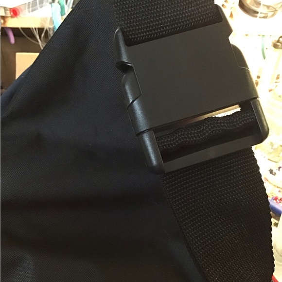 Unisex Zippers bucket over the shoulder bag black, red, blue 1 strap backpack - Picture 6 of 11